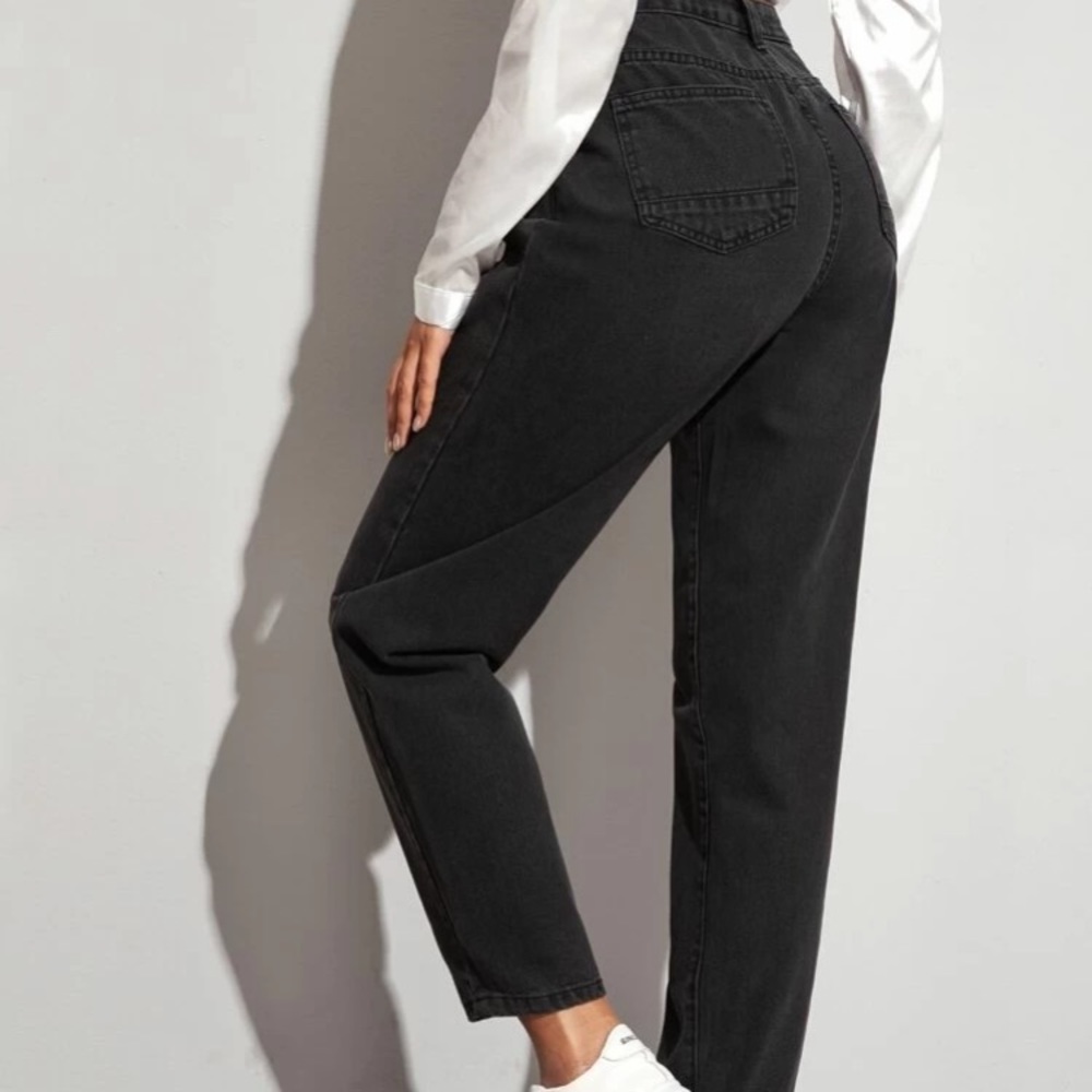 Black mom jeans